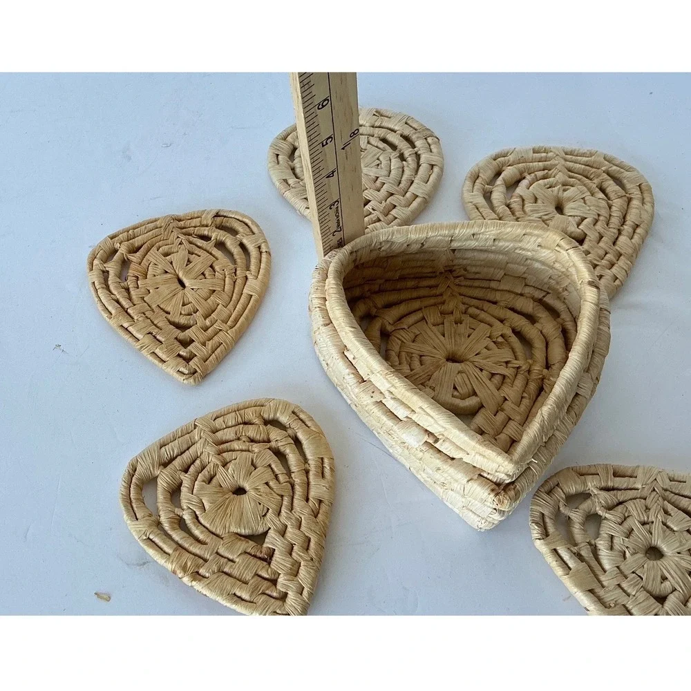Vintage Heart Woven Straw Basket with Lid and‎ 4 Coasters Set Tan Boho